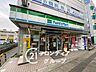 周辺：ファミリーマート枚方岡東町店 徒歩7分。 500m