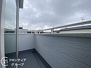 日当たりの良いバルコニーは、お洗濯が多いときも安心！たくさん干してもカラっと乾きそうです！
