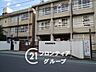 周辺：「枚方市立桜丘小学校」まで徒歩約7分。小さなお子様の毎日の通学も安心の近さで、保護者の方も安心の住環境です。 530m