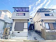 緑あふれる街に佇む、落ち着いた雰囲気のお家です。