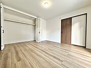 寝室や子供部屋にぴったりなシンプル洋室でお部屋のコーディネートが楽しめますね。