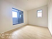 こちらのお部屋はバルコニーに面しており、日当たり、通風ともに良好です！