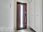 玄関は防犯性の優れたダブルロックドアです！