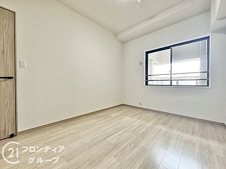 お子様のお部屋として使いやすい洋室。収納付きなので、お洋服や学校用品、おもちゃなどもすっきり整理できます♪