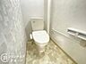 トイレ：トイレ本体を新品に交換し、便利なウォシュレット機能も新たに導入しました。衛生面でも安心してご利用いただける清潔感のある快適な空間で、毎日気持ちよくお使いいただくことができます。