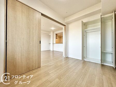 溢れる光と開放感に包まれる上質な子供部屋！整理整頓がしやすいクローゼット完備で、自分だけのお気に入りの場所になること間違いなしのワクワクするような素敵な仕上がり！