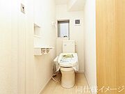 ＼同仕様写真／オート開閉のフタなので、手を触れず清潔・快適なトイレです！