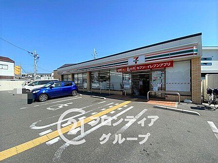 セブンイレブン枚方出口店 徒歩3分。 170m