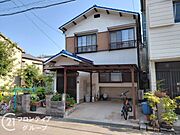 しっかりとした造りの外観は、安心感を与える堅牢なデザインです。長く住み続けられる住まいです。