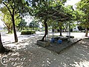 松塚公園 徒歩13分。 1010m