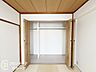 収納：これだけ広い収納があれば、お気に入りの洋服もシワにならずに大切に保管できそうですね！お部屋を常に広く使えるので、インテリアのレイアウトを考えるのもこれまで以上に楽しくなりそうですね！