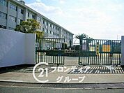 寝屋川市立第五中学校 徒歩9分。 700m