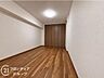 子供部屋：明るく清潔感のある洋室です。お子様のお部屋としてはもちろん、リモートワーク用の書斎や趣味の部屋としても使いやすい空間です。