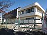 周辺：枚方市立菅原小学校 菅原小学校は徒歩11分の場所にあります。お子様の足でも無理なく通える距離で、近隣の公園なども含めて子育て世帯に優しい環境が整っています。 840m