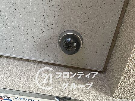 防犯カメラ等のセキュリティ設備が整い、細部まで清掃が行き届いた共用部です 見えないところまで配慮された行き届いた管理が、日々の安心を支えます 長く快適に住み続けられる秘訣がここにはあります