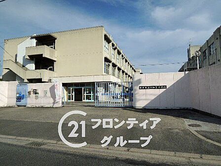 枚方市立伊加賀小学校 徒歩12分。 910m