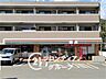 周辺：セブンイレブン枚方東中振2丁目店まで徒歩約8分。ちょっとした買い物や深夜・早朝の急な用事の際にもサッと立ち寄れる便利な立地です。 620m