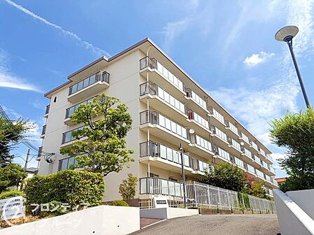 住まい選びは、価格や立地だけでなく、将来の暮らし方まで含めて考えることが大切です。今の段階で気になっていることを、まずスタッフに話してみてください