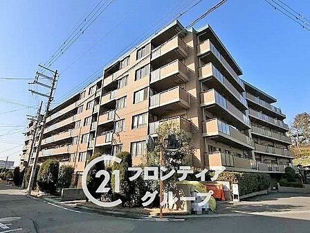 住まい選びは、価格や立地だけでなく、将来の暮らし方まで含めて考えることが大切です。今の段階で気になっていることを、まずスタッフに話してみてください