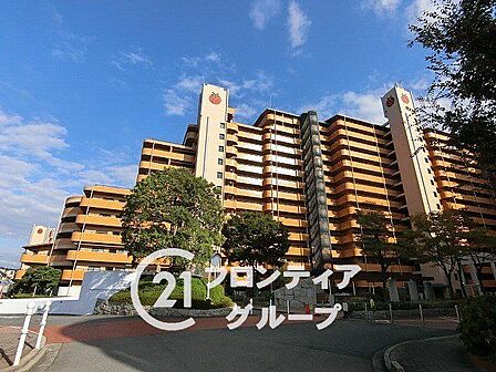 住まい選びは、価格や立地だけでなく、将来の暮らし方まで含めて考えることが大切です。今の段階で気になっていることを、まずスタッフに話してみてください