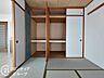 室内：住まい選びは、価格や立地だけでなく、将来の暮らし方まで含めて考えることが大切です。今の段階で気になっていることを、まずスタッフに話してみてください