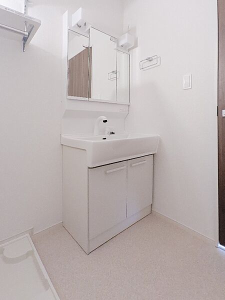 apartment 栃木県小山市東城南４丁目28-3　関口ビル1階