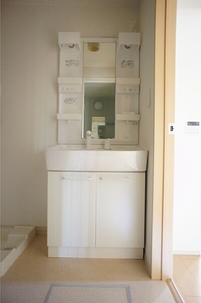 apartment 栃木県小山市東城南４丁目28-3　関口ビル1階