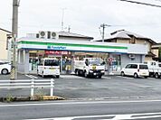 ファミリーマート豊橋吉川店 525m