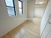 同型完成モデル