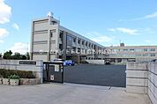 豊橋市立吉田方小学校 907m