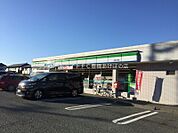 ファミリーマート田原片西店 142m