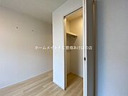 同型完成モデル