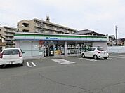 ファミリーマート豊橋東幸店 519m