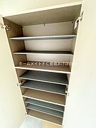 同型完成モデル