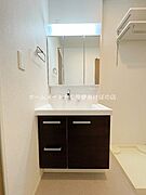 同型完成モデル