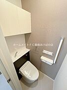 同型完成モデル