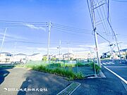 【外観写真】穏やかな風と陽光、日常生活を一段と心地よいものにしています。周辺とのコラボにより明るく開放的な空間を演出。