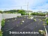 外観：【現地写真】街並みに溶け込む外観は、主張し過ぎず、かつ平凡ではない絶妙なバランスで輝きを放ちます。