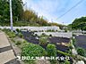 外観：【現地写真】爽やかな青空の下に贅沢なほどに降り注ぐ陽光、豊かな居住性と、クオリティが見事に調和した住空間。