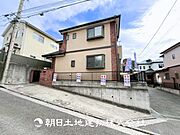 【外観写真】表現された空間はたくさんの光を浴び、風を感じ、暮らしの時間を豊かにしてくれます。デザインされた空間と競い合うかのような充実した建物と共に大切な家族の思い出を刻んでいきます。