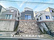 【外観写真】表現された空間はたくさんの光を浴び、風を感じ、暮らしの時間を豊かにしてくれます。デザインされた空間と競い合うかのような充実した建物と共に大切な家族の思い出を刻んでいきます。