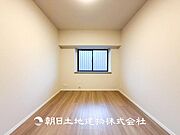 【居室】人間の感性を育むプライベートルームはシンプルが1番だと思います。好みの空間で本を読んだり、音楽を聞いたりと、大切な一人の時間も充実したものにできます。
