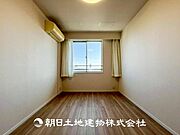 【居室】ご自宅で快適に過ごす条件は、一人ひとり違います。個性が強すぎないシンプルな内装とシンプルなデザインで統一しております。居住していく中であなただけの【幸せマイホーム】を創り上げて下さい。