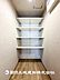 収納：【収納】部屋ごとに設けた収納は住みやすさへのこだわりがあります。シンプルで使いやすい収納スペース。