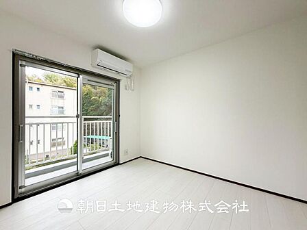 【居室】ご自宅で快適に過ごす条件は、一人ひとり違います。個性が強すぎないシンプルな内装とシンプルなデザインで統一しております。居住していく中であなただけの【幸せマイホーム】を創り上げて下さい。