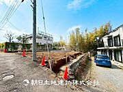 【外観写真】自然素材を活かした外観が魅力のナチュラルテイストな住宅。周囲の景観と調和し、心地よい暮らしを提供します。