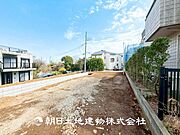 【外観写真】時代の流行ではなく拘りを貫く。シックなカラートーンで街並みに溶け込む外観は、主張し過ぎず、かつ平凡ではない絶妙なバランスで輝きを放ちます。