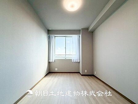 【居室】ご自宅で快適に過ごす条件は、一人ひとり違います。個性が強すぎないシンプルな内装とシンプルなデザインで統一しております。居住していく中であなただけの【幸せマイホーム】を創り上げて下さい。