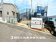 【前面道路】前面道路は閑静な住宅地をはしる車通りの少ない道路。車の出し入れが苦手なママや小さなお子様にも安心です。