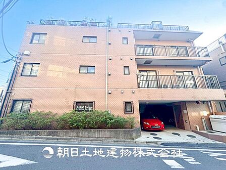 【外観写真】表現された空間はたくさんの光を浴び、風を感じ、暮らしの時間を豊かにしてくれます。デザインされた空間と競い合うかのような充実した建物と共に大切な家族の思い出を刻んでいきます。